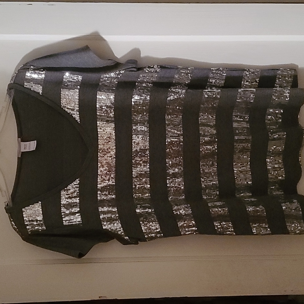 Lane Bryant Loop 18 gray sequined top. Very soft. Only worn 2 times. Like new.